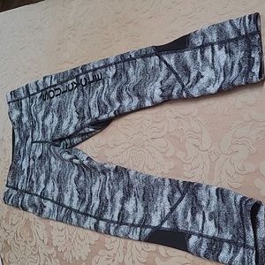 WOMENS SOULCYCLE LULULEMON WORKOUT PANTS SIZE 4